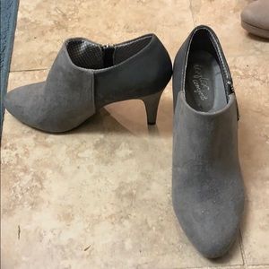 Gray/Silver Ankle Boots with Heel - Size 8 1/2